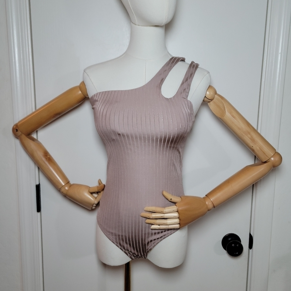Aerie Ribbed Shine Asymmetrical One-Piece Swimsuit | Size Medium | Cocoa Cream
